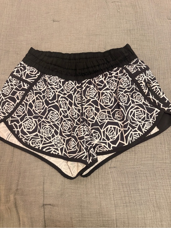 lululemon athletica Pants - lululemon athletica Black & White Floral-Print Athletic Shorts